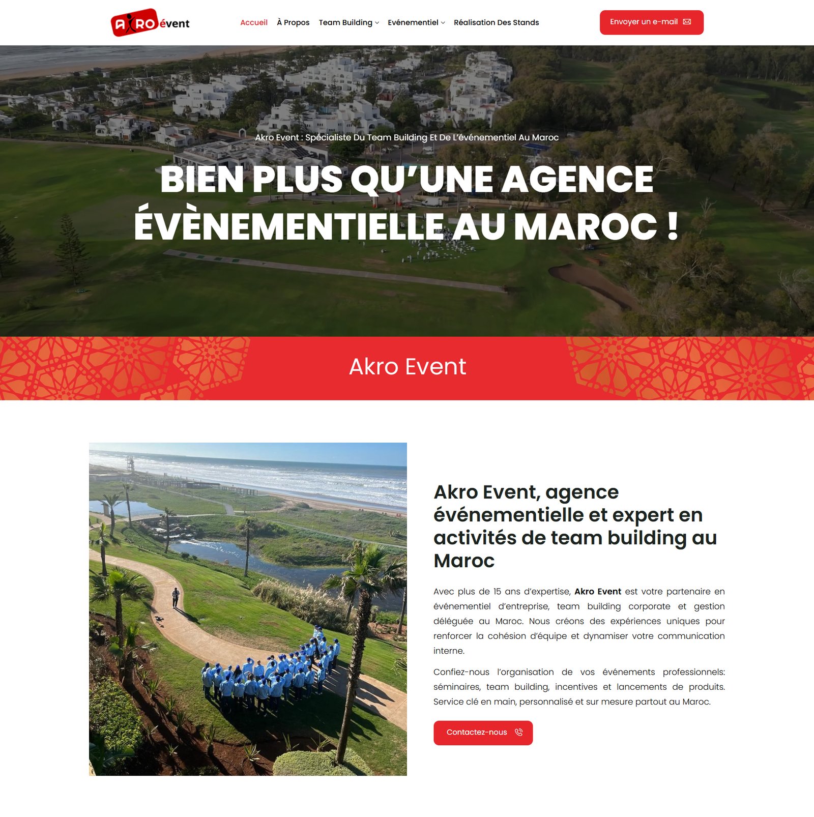 Aerial view of a coastal resort with white buildings and green golf course; overlay text proclaims 'BIEN PLUS QU'UNE AGENCE ÉVÉNEMENTIELLE AU MAROC !' for Akro Event.