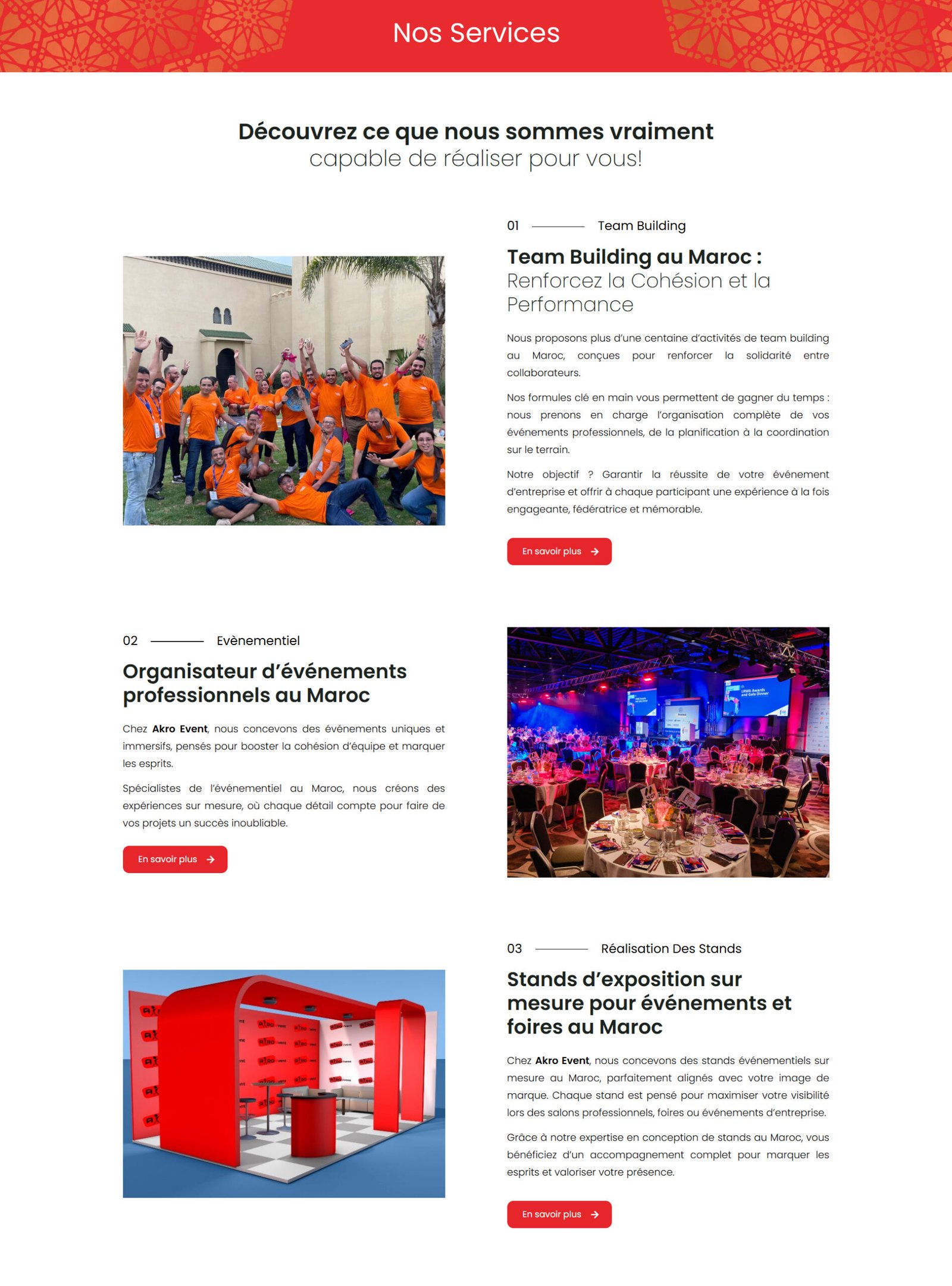 Groupe de personnes en tee-shirts orange célébrant lors d’un team building en extérieur, image associée à une section Services sur le Maroc